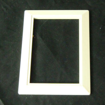 Central vacuum valve trim plate in ivory case of 80